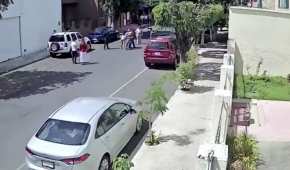 Una mujer golpeó a un presunto asaltante en las calles de Guadalajara