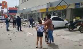 Las autoridades confirmaron un muerto en Manzanillo tras la caída de una barda