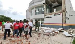 Autoridades del Estado recorrieron diversas comunidades para estimar los daños por el sismo de este lunes