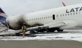 Un avión de la línea LATAM sufrió un accidente al aterrizar en Lima