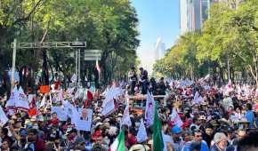 El mandatario marcha este domingo del Ángel de la Independencia al Zocalo.