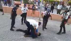 La presión que policías ejercieron el pecho del agredido, provocaron que convulsionara