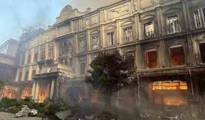 El hotel Grand Diamond City, en Poipet, Camboya, se incendió durante más de 12 horas