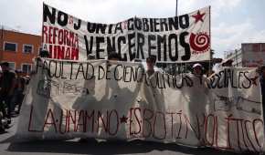 Alumnos de la UNAM marcharon para exigir respuesta sobre las becas Elisa Acuña