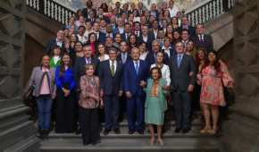 El Presidente se acompañó de legisladores de Morena