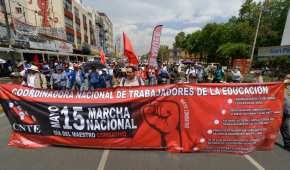 Maestros de la CNTE marcharon al Zócalo para exigir se cumplan diversas demandas