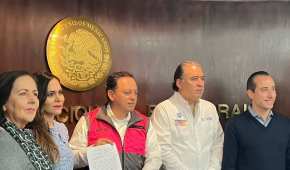 Los legisladores acudieron a las oficinas del INE en Puebla para presentar la queja