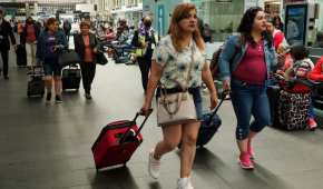 Por vacaciones incrementa gente en edificios terminales