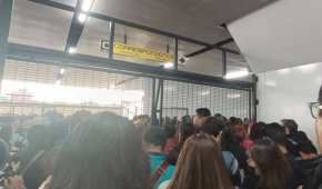 En Pantitlán se reportan colapsos para entrar