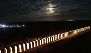 Consta de 65 estelas de luz por los trabajadores atrapados en mina de Pasta de Conchos