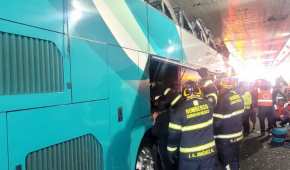 Percance en bajo puente de Viaducto ocasionó un aparatoso accidente, que dejó 14 heridos