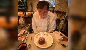 Compartió una fotografía de su pastel por su cumpleaños acompañado de una vela