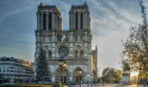 La catedral es el monumento más visitado en Francia. Situada en el centro histórico de París
