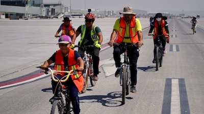 Además de los ciclistas, acudieron familias completas, quienes  pudieron conocer parte de las instalaciones.