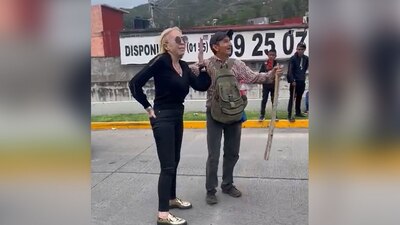 Negoció con los habitantes que tenían bloqueada la Autopista del Sol