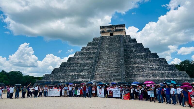CNTE: Maestros de Yucatán toman zonas arqueológicas y dan paso gratuito a turistas