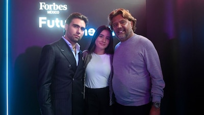 Se llevó a cabo la charla: Cómo tomar mejores decisiones en un mundo saturado de información. Por María José Arroyo y Manuel Arroyo, durante el evento Future Generation de Forbes México. Les acompañó Manuel Arroyo Rodríguez.