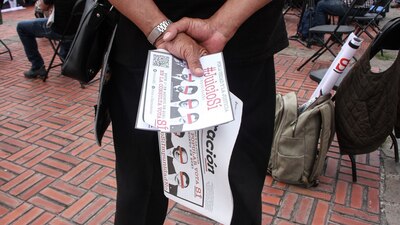 Los promotores de la consulta hacen campaña desde el 15 de julio empapelando las calles