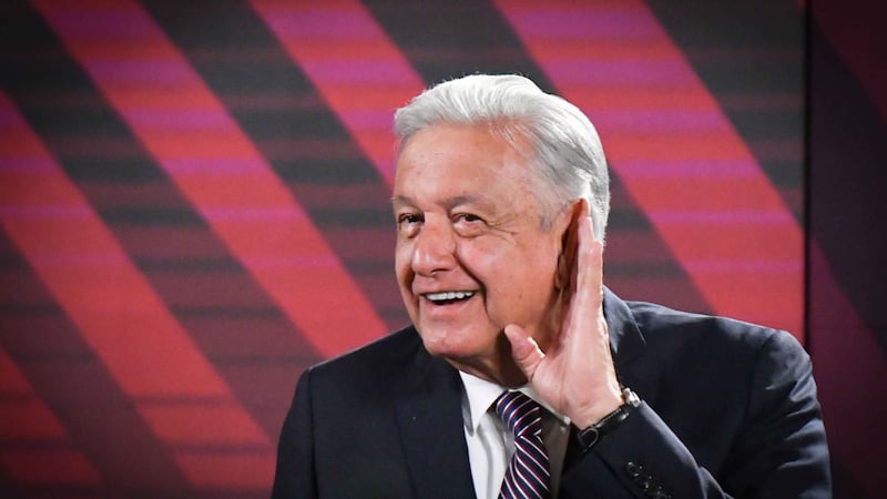 VIDEO: Familiares de López Obrador lo visitan en su cumpleaños 72