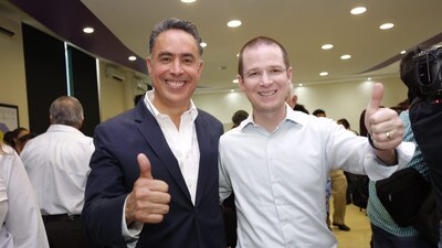 Guillermo (izquierda) fue apoyado por el líder del partido, Ricardo (derech)