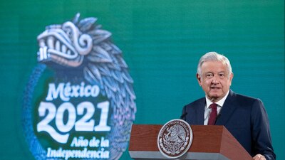 La invitación se da luego de un encuentro que sostuvo con Kamala Harris