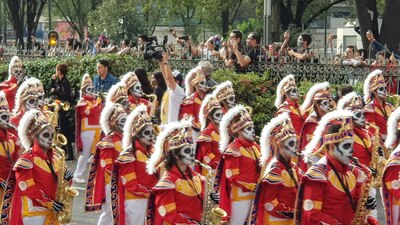 El desfile nació tras el estreno de la película de James Bond en la que se retrataba una celebración similar