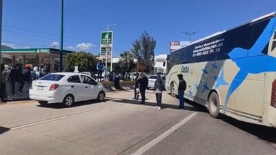 Retuvieron también a grupos de 'servidores de la nación', que realizan el censo por 'Otis'