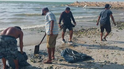 Pobladores apoyan a las autoridades.