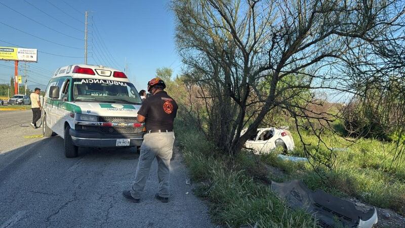 Autobús embiste a taxi de aplicación en NL y deja 5 muertos; 3 de ellos eran menores