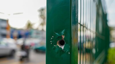 El sujeto fue llevado, en calidad de detenido, a un hospital cercano