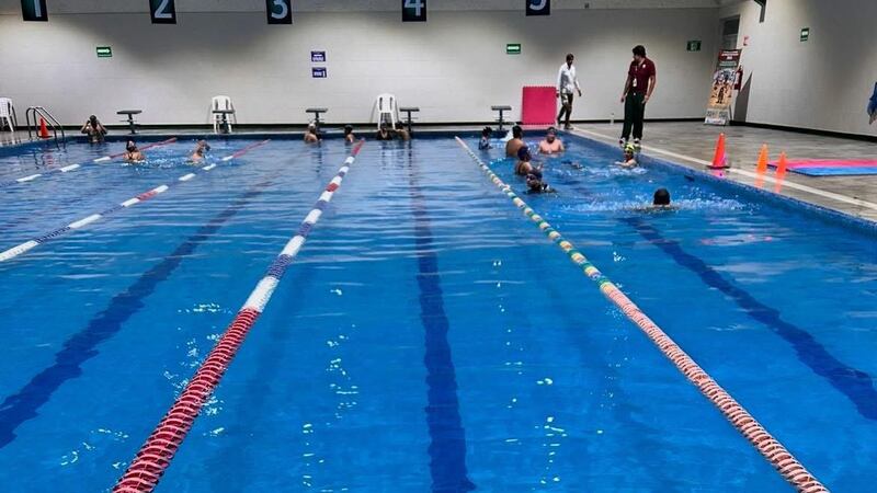 Al menos 5 menores resultan intoxicados tras ingerir agua de alberca del IMSS en Pachuca