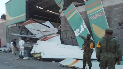 Una avioneta se estrelló en una Bodega Aurrerá ubicada en Morelos