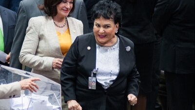 Carmen Salinas no descuida su carrera de actriz a pesar de ser diputada