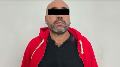 También se le confiscó 70 gallos de pelea, un burro, cinco gallinas y tres perros