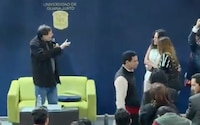 VIDEO: “¡Fuera, fuera!”... universitarios de Guanajuato increpan a Noroña