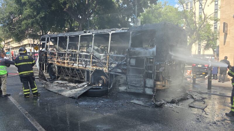Se incendia camión de transporte público en el Centro de CDMX; no hubo lesionados