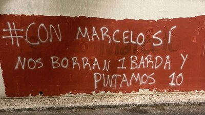 El titular de la SRE bromeó sobre los mensajes borrados y dio "Aquí toy"