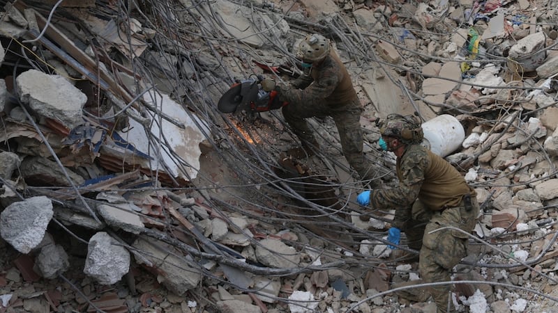 Suman casi 3 mil muertos tras terremotos en Venezuela y más de 16 mil heridos