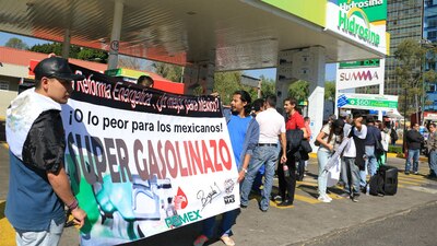 El aumento al precio de la gasolina en México provocó manifestaciones y bloqueos en varios puntos del país