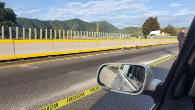 A 15 minutos de ese hallazgo se encontró un cabeza colgada en un puente