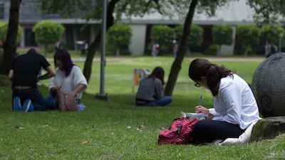 Las personas con más estudios suelen ganar mejor