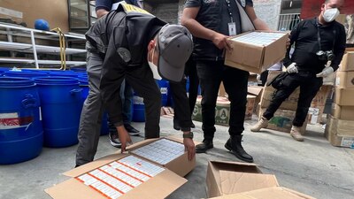 Autoridades hicieron el decomiso de cajas de medicinas