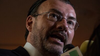 En una carta, exalumnos pidieron la salida del excanciller y titular de Hacienda involucrado en actos de corrupción