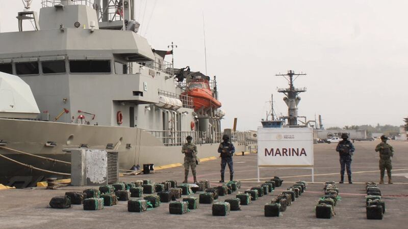 Marina incauta más de una tonelada de cocaína frente a las costas de Michoacán