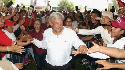 AMLO aseguró que acabar con los privilegios de los sindicatos será prioridad en su gobierno