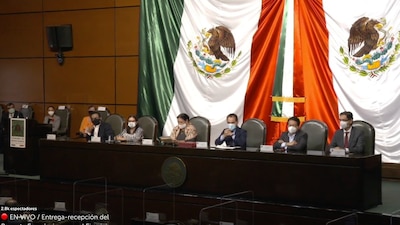 "No hay disyuntiva entre economía y salud", dijo Arturo Herrera al entregar el Paquete Económico 2021 a Diputados