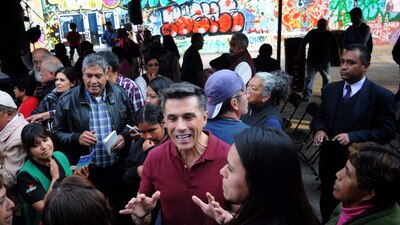 El actor, quien busca una diputación federal, aseguró que es moreno por nacimiento y convicción