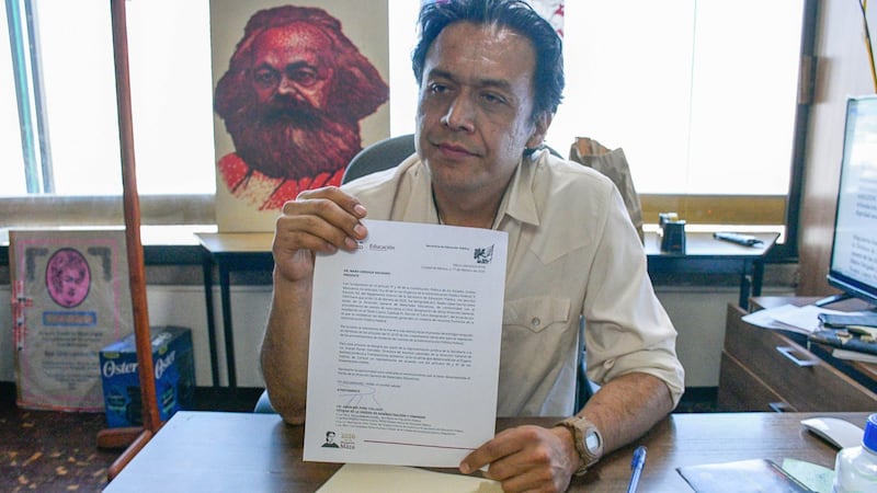 INTEGRO: Este es el documento con el que la SEP notificó a Marx Arriaga sobre su destitución