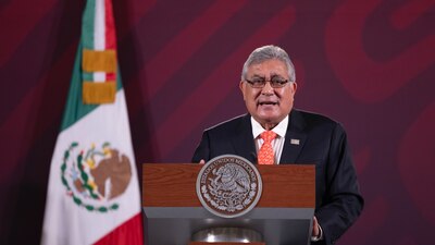 El presidente es "un defensor de la escuela pública y los derechos de los maestros", reconoció el magisterio