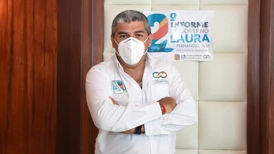 El funcionario se encontraba en un café, en compañía de varias personas, cuando fue atacado